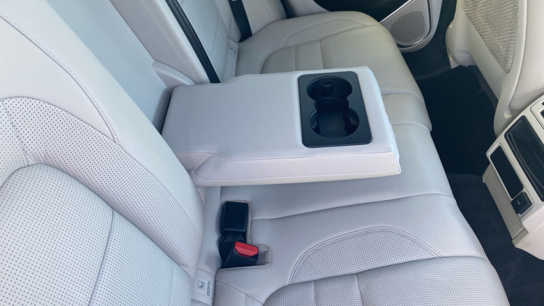 Jaguar F-Pace 2.0 D200 R-Dynamic Black 5dr Auto AWD Diesel Estate